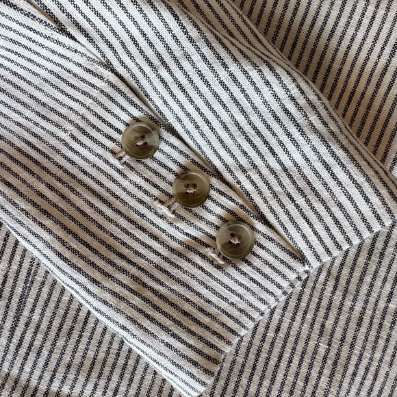 NWT - Old Navy Women's Size MEDIUM Pinstripe Blazer - Navy & Cream - Picture 4 of 13